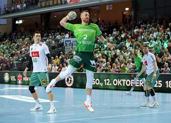 28 09 2025, xovx, Handball Daikin Handball Bundesliga, HSG Wetzlar GWD Minden v l Azat Valiullin GWD Minden , Nikola Grahovac HSG Wetzlar , Philipp Vorlicek GWD Minden Wetzlar Buderus Arena Hessen Germany EN