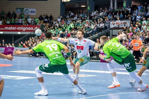 Handball Bundesliga HSG Wetzlar GWD Minden, 28 09 25 Ian Weber GWD Minden, 13 , Philipp Ahouansou HSG Wetzlar, 19 , Nikola Grahovac HSG Wetzlar, 2 Handball Bundesliga HSG Wetzlar GWD Minden Wetzlar, 28 09 25 Copyright: xBEAUTIFULxSPORTS Roeczeyx