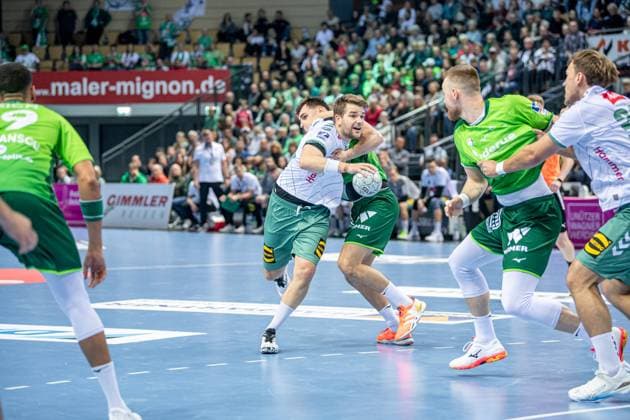 Handball Bundesliga HSG Wetzlar GWD Minden, 28 09 25 Ian Weber GWD Minden, 13 , Josip Simic HSG Wetzlar, 10 , Nikola Grahovac HSG Wetzlar, 2 , Handball Bundesliga HSG Wetzlar GWD Minden Wetzlar, 28 09 25 Copyright: xBEAUTIFULxSPORTS Roeczeyx