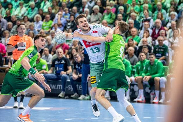 Handball Bundesliga HSG Wetzlar GWD Minden, 28 09 25 Ian Weber GWD Minden, 13 , Josip Simic HSG Wetzlar, 10 , Niklas Theiß HSG Wetzlar, 9 Handball Bundesliga HSG Wetzlar GWD Minden Wetzlar, 28 09 25 Copyright: xBEAUTIFULxSPORTS Roeczeyx
