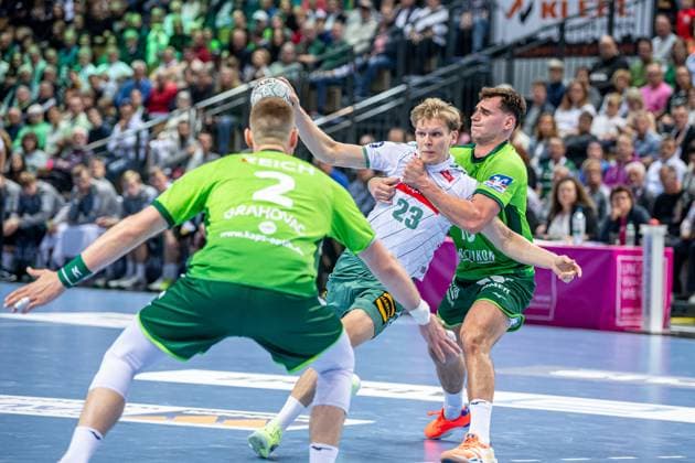 Handball Bundesliga HSG Wetzlar GWD Minden, 28 09 25 Niclas Benedict Heitkamp GWD Minden, 23 , Josip Simic HSG Wetzlar, 10 , Nikola Grahovac HSG Wetzlar, 2 Handball Bundesliga HSG Wetzlar GWD Minden Wetzlar, 28 09 25 Copyright: xBEAUTIFULxSPORTS Roeczeyx