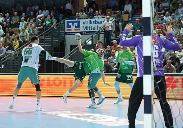 28 09 2025, xovx, Handball Daikin Handball Bundesliga, HSG Wetzlar GWD Minden v l Azat Valiullin GWD Minden , Dominik Mappes HSG Wetzlar , Philipp Vorlicek GWD Minden , Filip Vistorop HSG Wetzlar , Tibor Ivanisevic GWD Minden Wetzlar Buderus Arena Hessen Germany EN
