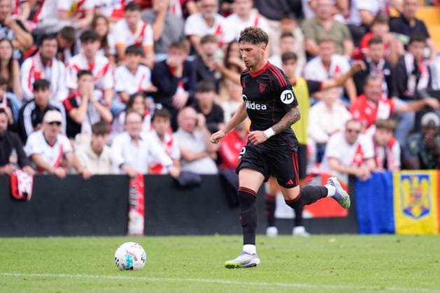 September 28, 2025, Madrid, Madrid, Spain: Jose Angel Carmona of Sevilla FC in action during the Spanish League, LaLiga EA Sports, football match played between Rayo Vallecano and Sevilla FC at Estadio de Vallecas on September 28, 2025, in Madrid, Spain. Madrid Spain - ZUMAa181 20250928_zaa_a181_101 Copyright: xDennisxAgyemanx