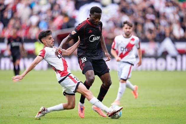 September 28, 2025, Madrid, Madrid, Spain: Oscar Valentin of Rayo Vallecano and Lucien Agoume of Sevilla FC compete for the ball during the Spanish League, LaLiga EA Sports, football match played between Rayo Vallecano and Sevilla FC at Estadio de Vallecas on September 28, 2025, in Madrid, Spain. Madrid Spain - ZUMAa181 20250928_zaa_a181_098 Copyright: xDennisxAgyemanx