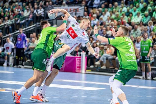 Handball Bundesliga HSG Wetzlar GWD Minden, 28 09 25 Karolis Antanavi ius GWD Minden, 8 , Nikola Grahovac HSG Wetzlar, 2 , Josip Simic HSG Wetzlar, 10 Handball Bundesliga HSG Wetzlar GWD Minden Wetzlar, 28 09 25 Copyright: xBEAUTIFULxSPORTS Roeczeyx