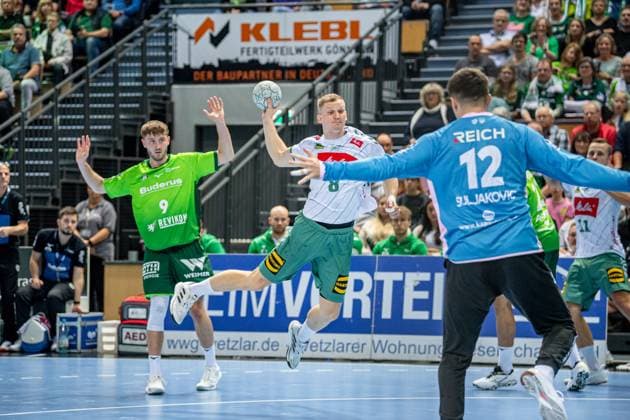 Handball Bundesliga HSG Wetzlar GWD Minden, 28 09 25 Karolis Antanavi ius GWD Minden, 8 , Anadin Suljakovic HSG Wetzlar, 12 , Niklas Theiß HSG Wetzlar, 9 Handball Bundesliga HSG Wetzlar GWD Minden Wetzlar, 28 09 25 Copyright: xBEAUTIFULxSPORTS Roeczeyx