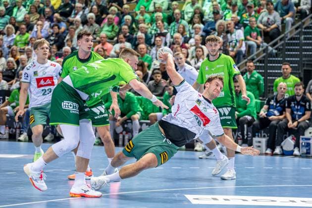 Handball Bundesliga HSG Wetzlar GWD Minden, 28 09 25 Tom Bergner GWD Minden, 28 , Nikola Grahovac HSG Wetzlar, 2 , Niklas Theiß HSG Wetzlar, 9 , Josip Simic HSG Wetzlar, 10 Handball Bundesliga HSG Wetzlar GWD Minden Wetzlar, 28 09 25 Copyright: xBEAUTIFULxSPORTS Roeczeyx