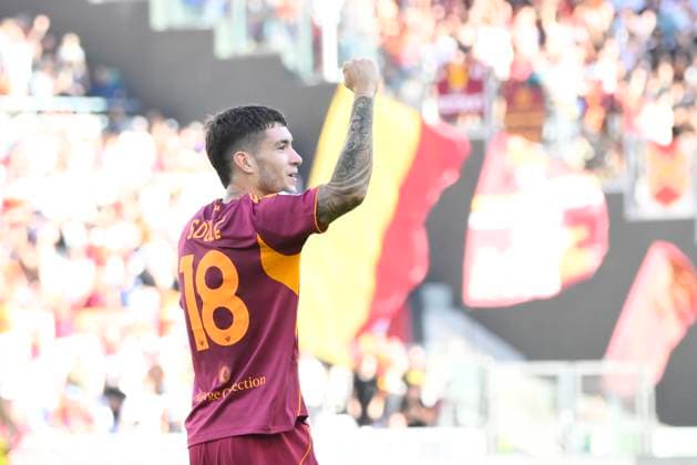 Roma™s Matias Soule celebrates after scoring the goal 2-0 during the Serie A Enilive soccer match between AS Roma and Hellas Verona at the Rome s Olympic stadium, Italy - Sunday, September 28, 2025. - Soccer.  Copyright: xFabrizioxCorradetti LaPressex