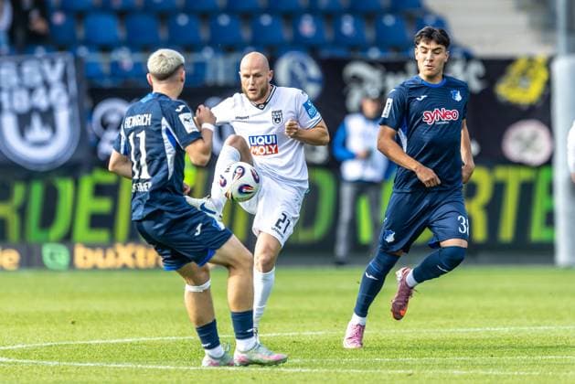 Soccer, Season 2025 2026, 3 Liga, Dietmar Hopp Stadion Sinsheim, Matchday 8, TSG Hoffenheim II SSV Ulm 1846 Soccer, 28 09 2025 28 09 2025, Soccer, Season 2025 2026, 3 Liga, Dietmar Hopp Stadion Sinsheim, 8 Matchday, TSG Hoffenheim II SSV Ulm 1846 Football, f l 21 Marcel Seegert SSV Ulm 1846 Football , 38 Deniz Zeitler TSG Hoffenheim II Photo Lucca Fundel Sinsheim Dietmar Hopp Stadion Baden Württemberg Germany