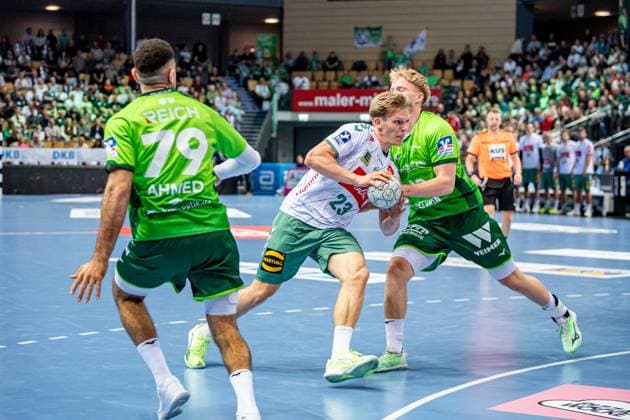 Handball Bundesliga HSG Wetzlar GWD Minden, 28 09 25 Niclas Benedict Heitkamp GWD Minden, 23 , Georg Löwen HSG Wetzlar, 33 , Ahmed Nafea HSG Wetzlar, 79 Handball Bundesliga HSG Wetzlar GWD Minden Wetzlar, 28 09 25 Copyright: xBEAUTIFULxSPORTS Roeczeyx