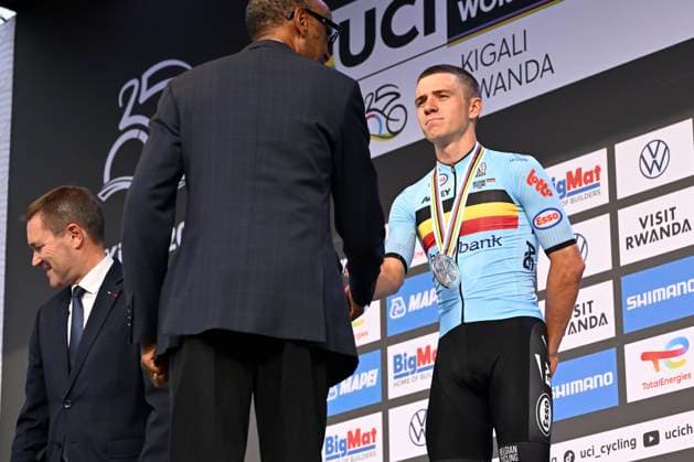 UCI 2025 Road World Championship, WM, Weltmeisterschaft Kigali 28 09 2025 KIGALI, RWANDA - SEPTEMBER 28 : Evenepoel Remco (BEL) and Paul Kagame during the podium ceremont of the Men Elite cycling road race of the UCI Road World Championships 2025 92nd edition an UCI World Championships cycling race of 267.5 km with start in Kigali and finish in Kigali on September 28, 2025 in Kigali, Rwanda, 28 09 2025 Kigali Rwanda  Copyright: xJanxDexMeuleneirx
