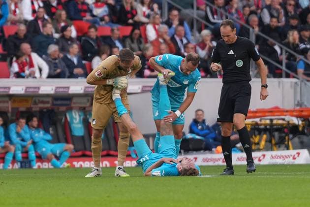 Wouter Burger TSG Hoffenheim, 18 on the ground, Oliver Baumann TSG Hoffenheim, 01 , Germany, Football, 1 Bundesliga, 5 Matchday, 2025 2026, SC Freiburg vs TSG Hoffenheim, 28 09 2025, Europa Park Stadion, Freiburg, Germany DFL REGULATIONS PROHIBIT ANY USE OF PHOTOGRAPHS AS IMAGE SEQUENCES AND OR QUASI VIDEO Freiburg Europa Park Stadion Baden Württemberg Germany Copyright: xArnexAmbergx
