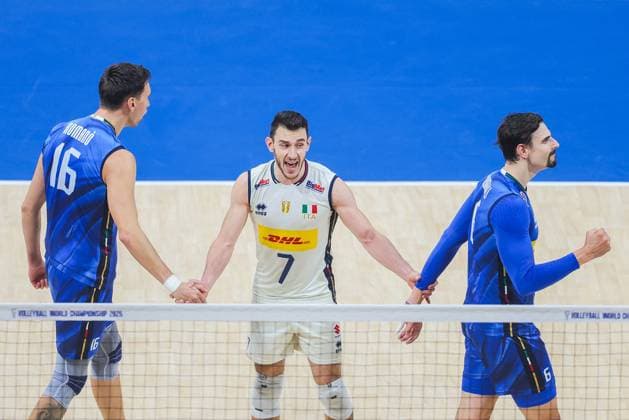 (250928) -- PASAY CITY, Sept. 28, 2025 -- Players of Italy react after scoring during the final match between Italy and Bulgaria at the FIVB Men s World Championship, WM, Weltmeisterschaft 2025 in Pasay City, the Philippines, Sept. 28, 2025. ) (SP)PHILIPPINES-PASAY CITY-VOLLEYBALL-FIVB MEN S WORLD CHAMPIONSHIP 2025-FINAL ROUELLExUMALI 