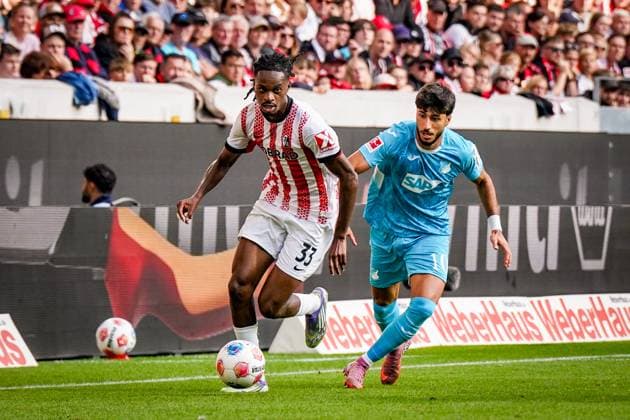 Germany Soccer Bundesliga 2025 26, Matchday 5 SC Freiburg vs TSG Hoffenheim Europa Park Stadion Freiburg Jordy Makengo SC Freiburg, 33 and Muhammed Damar TSG Hoffenheim, 10 Copyright: xJOERANxSTEINSIEKx