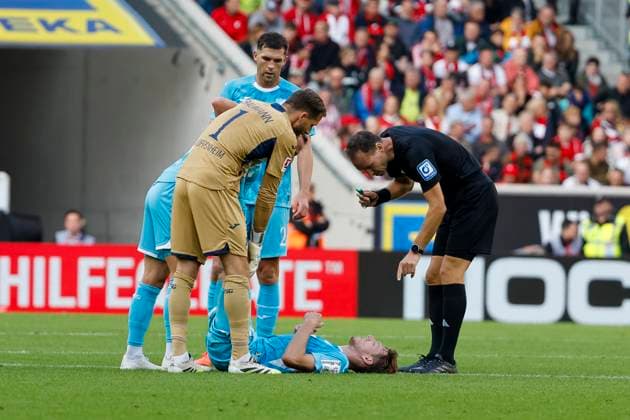 Wouter Burger TSG Hoffenheim, 18 injured on the ground , Germany, Football, 1 Bundesliga, Matchday 5, 2025 2026, SC Freiburg vs TSG 1899 Hoffenheim, 28 09 2025, Europa Park Stadion, Freiburg im Breisgau, Germany Freiburg im Breisgau Europa Park Stadion Baden Württemberg Germany Copyright: xGrantxHubbsx