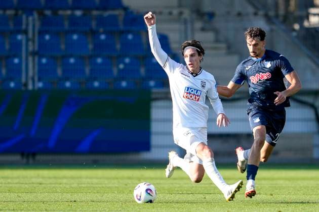 v li Max Brandt Ulm, 23 , Arian Llugiqi TSG II, 22 , duel, duel, tackle, tackling, dynamics, action, 28 09 2025, Sinsheim Germany , Football, 3 Liga, TSG 1899 Hoffenheim II SSV Ulm 1846, DFB DFL REGULATIONS PROHIBIT ANY USE OF PHOTOGRAPHS AS IMAGE SEQUENCES AND OR QUASI VIDEO xozx