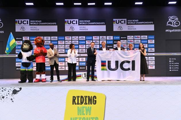 2025 UCI Road World Championships Picture by Simon Wilkinson SWpix.com - 28 09 2025 - Cycling - 2025 UCI Road World Championships - Kigali Convention Centre, Kigali, Rwanda - Men Elite Road Race - MontrÃ al 2026 handover ceremony, UCI President David Lappartient Copyright: x xSWpix.comx(t axPhotographyxHubxLtd)xSimonxWilkinson SWpix.comx SWP-3030-8994