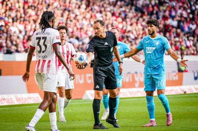 Germany Soccer Bundesliga 2025 26, 5 Matchday SC Freiburg vs TSG Hoffenheim Europa Park Stadion Freiburg Referee Bastian Dankert Rostock Copyright: xJOERANxSTEINSIEKx