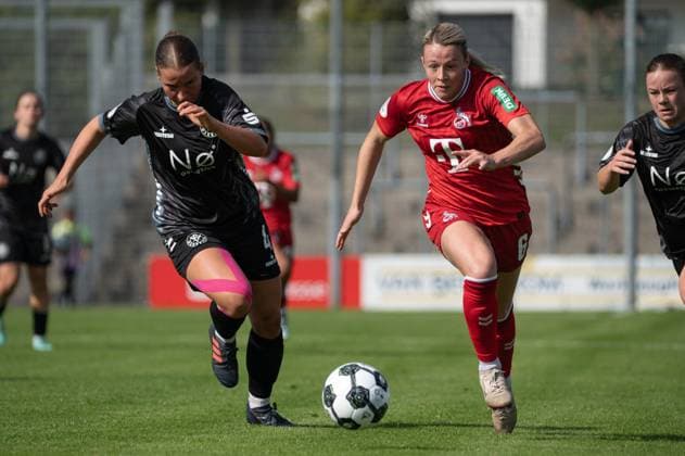 Kleve, Germany, September 28, 2025: Isa Warps (4 VfR Warbeyen) and Sandra Maria Jessen (6 1. FC Köln) battle for the ball (duel) during the DFB-Pokal der Frauen game between VfR Warbeyen and 1. FC Köln at the Bresserberg in Kleve, Germany (Martin Pitsch SPP) Copyright: xMartinxPitsch SPPx spp-en-MaPi-20250928_NIKON Z 6_warbeyenkoeln_DSC7896