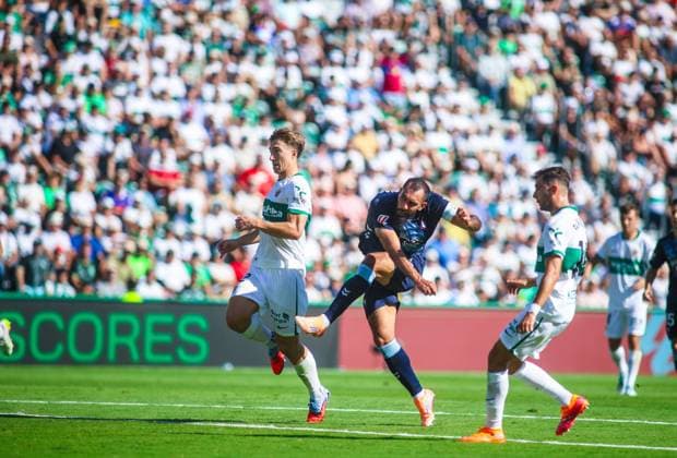Spanish La Liga EA Sports soccer match Elche vs Celta at Manuel Martínez Valero stadium in Elche, Alicante, Spain. 28 September 2025 900 Cordon Press  900 CordonxPress LOF - Elche vs Celta