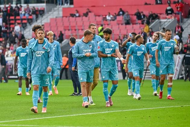 Andrej Kramaric TSG Hoffenheim, 27 frome left walks with his team towards fans with neutral emotion GER, SC Freiburg TSG 1899 Hoffenheim, Football, Bundesliga, Matchday 5, Season 2025 2026, 28 09 2025 DFL DFB REGULATIONS PROHIBIT ANY USE OF PHOTOGRAPHS AS IMAGE SEQUENCES AND OR QUASI VIDEO GER, SC Freiburg TSG 1899 Hoffenheim, Football, Bundesliga, Matchday 5, Season 2025 2026, 28 09 2025 Freiburg Copyright: xEibner-Pressefoto ThomasxHessx EP_THS