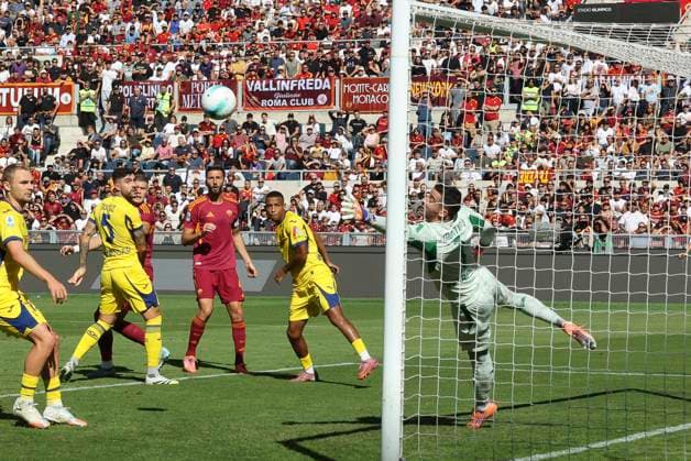 AS Roma v Hellas Verona FC - Serie A Artem Dovbyk of AS Roma scores a goal during the AS Roma vs Hellas Verona FC Serie A Enilive 2025-26 game at Olimpic Stadium in Roma, Italy, on September 28, 2025. Roma Italy  Copyright: xDavidexCasentinix originalFilename:casentini-asromavs250928_npuIz.jpg