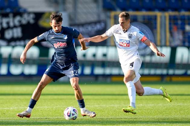 v li Arian Llugiqi TSG II, 22 , Dennis Dressel Ulm, 14 , duel, duel, tackle, tackling, dynamics, action, action, 28 09 2025, Sinsheim Germany , Football, 3 Liga, TSG 1899 Hoffenheim II SSV Ulm 1846, DFB DFL REGULATIONS PROHIBIT ANY USE OF PHOTOGRAPHS AS IMAGE SEQUENCES AND OR QUASI VIDEO xozx