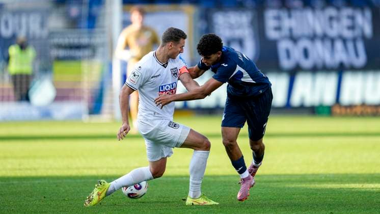 v li Dennis Dressel Ulm, 14 , Ayoube Amaimouni Echghouyab TSG II, 7 , duel, duel, duel, tackle, tackling, dynamics, action, action, 28 09 2025, Sinsheim Germany , Football, 3 Liga, TSG 1899 Hoffenheim II SSV Ulm 1846, DFB DFL REGULATIONS PROHIBIT ANY USE OF PHOTOGRAPHS AS IMAGE SEQUENCES AND OR QUASI VIDEO xozx