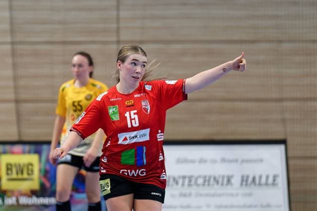 Fabienne Buech (Halle, 15) nach Torerfiolg, SV Union Halle-Neustadt - HC Roedertal, Handball Frauen, DHB-Pokal, Achtelfinale, Saison 2025 26, 28.09.2025 Halle SWH Arena Sachsen-Anhalt Deutschland
