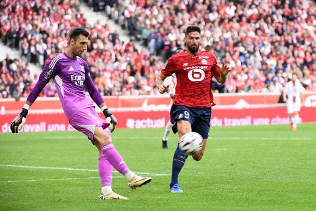 Lille OSC v Olympique Lyonnais - Ligue 1 McDonald s 2025 2026 01 Dominik GREIF (ol) - 09 Olivier GIROUD (losc) during the Ligue 1 McDonald s match between Lille and Lyon at Stade Pierre Mauroy on September 28, 2025 in Lille, France. Lille France  Copyright: xFEPx 776348143