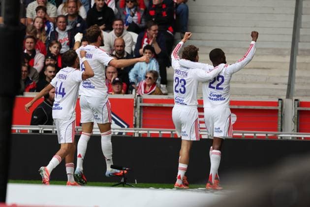 FOOTBALL : LOSC Lille vs Olympique Lyonnais - Ligue 1 J6 - 28 09 2025 Joie des joueurs de l Olympique Lyonnais apres le but de Tyler MORTON (Olympique Lyonnais) lors du match LOSC Lille vs Olympique Lyonnais, Ligue 1 J6, Decathlon Arena stade Pierre Mauroy, le 28 septembre 2025 - photo Laurent Sanson PsnewZ  Copyright: xLaurentxSANSONx xPsnewZx