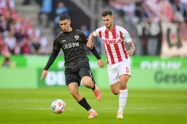 Soccer, 1 Bundesliga, 20250928, 1 FC Köln VfB Stuttgart Pictured from l Bilal EL KHANNOUSS Stuttgart, 11 , Tom KRAUß Köln, 5 Zweikampf Ball Köln Rhein Energie Stadion Nordrhein Westfalen Germany Copyright: Passion2Press MarkusxFischerx