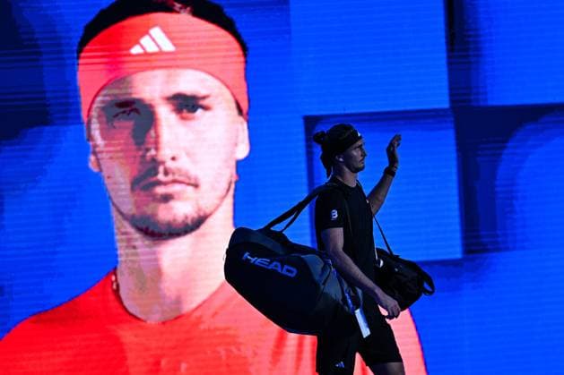 (250928) -- BEIJING, Sept. 28, 2025 -- Alexander Zverev enters the court before the men s singles second round match between Corentin Moutet of France and Alexander Zverev of Germany at 2025 China Open tennis tournament in Beijing, China, Sept. 28, 2025. ) (SP)CHINA-BEIJING-TENNIS-CHINA OPEN-MEN S SINGLES-SECOND ROUND (CN) XinxMengchen 