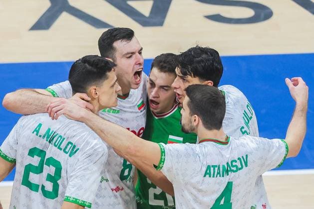 (250928) -- PASAY CITY, Sept. 28, 2025 -- Players of Bulgaria celebrate after scoring during the final match between Italy and Bulgaria at the FIVB Men s World Championship, WM, Weltmeisterschaft 2025 in Pasay City, the Philippines, Sept. 28, 2025. ) (SP)PHILIPPINES-PASAY CITY-VOLLEYBALL-FIVB MEN S WORLD CHAMPIONSHIP 2025-FINAL ROUELLExUMALI 