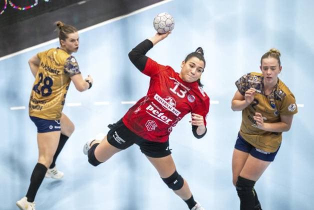 HANDBALL WOMEN DHB POKAL EIGHTEEN FINALS THC BUXTEHUDER SV FOR EDITORIAL PURPOSES ONLY p 28 09 2025 Bad Langensalza Handball Women 1 Bundesliga Women Season 2025 2026 Salzhalle DHB Pokal Round of 16 Thüringer HC Buxtehuder SV in photo Giulia Guarieiro 13 Thüringer HC , Levke Kretschmann 22 Buxtehuder SV , Teresa von Prittwitz 28 Buxtehuder SV Germany Thuringia Bad Langensalza Copyright SaschaxFromm Copyright: SaschaxFromm doc82l8w4ijn78vm7dd2c9 ,EDITORIAL USE ONLY Copyright: SaschaxFromm