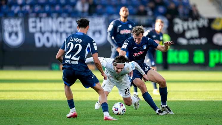 v li Arian Llugiqi TSG II, 22 , Max Brandt Ulm, 23 , Yannik Lührs TSG II, 49 , duel, duel, tackle, tackling, dynamics, action, action, 28 09 2025, Sinsheim Germany , Football, 3 Liga, TSG 1899 Hoffenheim II SSV Ulm 1846, DFB DFL REGULATIONS PROHIBIT ANY USE OF PHOTOGRAPHS AS IMAGE SEQUENCES AND OR QUASI VIDEO xozx