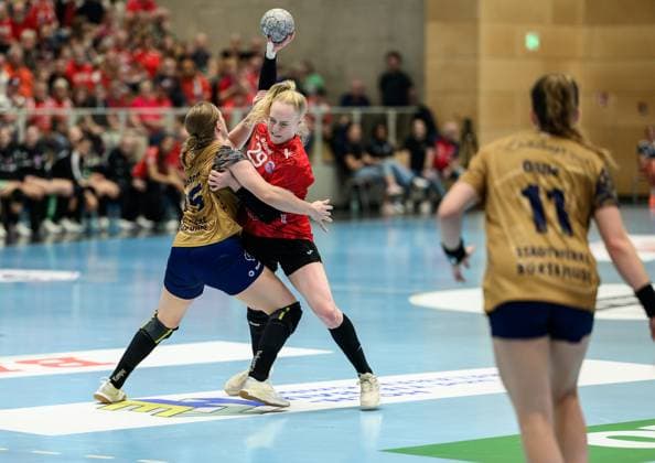 Jolina, Huhnstock Kreislaeufer, Buxtehuder SV, 45 , Johanna, Reichert Rueckraum, Thueringer HC, 29 GER, Thuringia, Thueringer HC v Buxtehuder SV, DHB Pokal, Round of 16, Handball, 2025 2026 season, 28 09 2025 GER, Thuringia, Thueringer HC v Buxtehuder SV, DHB Pokal, Round of 16, Handball, 2025 2026 season, 28 09 2025 Bad Langensalza Copyright: xEibner-Pressefoto MartinxHerbstx EP_MHT