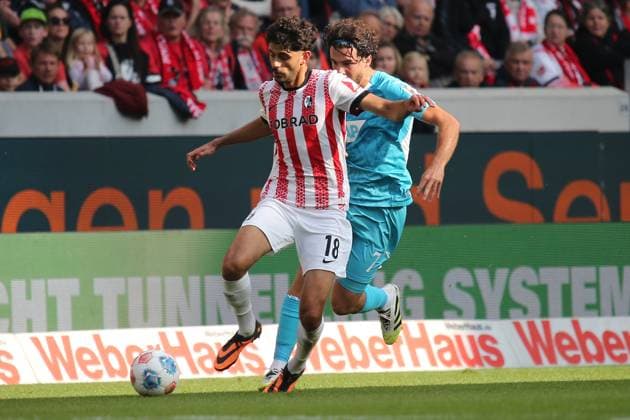 28 09 2025, xmohx, Soccer 1 Bundesliga, SC Freiburg TSG Hoffenheim v l Leon Avdullahu 1899 Hoffenheim Eren Dinkci SC Freiburg Zweikampf, Aktion, action, battle for the ball DFL DFB REGULATIONS PROHIBIT ANY USE OF PHOTOGRAPHS as IMAGE SEQUENCES and or QUASI VIDEO Freiburg