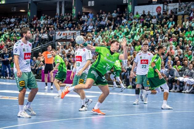 Handball Bundesliga HSG Wetzlar GWD Minden, 28 09 25 Josip Simic HSG Wetzlar, 10 , Mattis Welle GWD Minden, 25 , Ian Weber GWD Minden, 13 , Philipp Vorlicek GWD Minden, 22 , Philipp Ahouansou HSG Wetzlar, 19 Handball Bundesliga HSG Wetzlar GWD Minden Wetzlar, 28 09 25 Copyright: xBEAUTIFULxSPORTS Roeczeyx