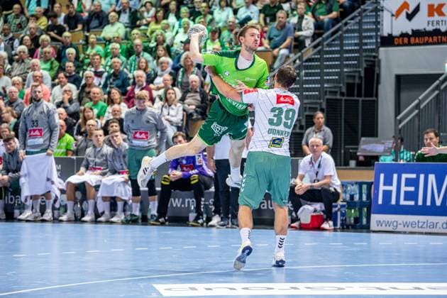 Handball Bundesliga HSG Wetzlar GWD Minden, 28 09 25 Dominik Mappes HSG Wetzlar, 7 , Malte Donker GWD Minden, 39 Handball Bundesliga HSG Wetzlar GWD Minden Wetzlar, 28 09 25 Copyright: xBEAUTIFULxSPORTS Roeczeyx