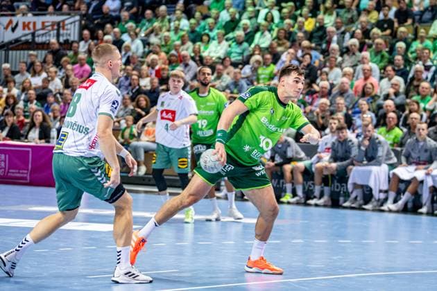 Handball Bundesliga HSG Wetzlar GWD Minden, 28 09 25 Josip Simic HSG Wetzlar, 10 , Karolis Antanavi ius GWD Minden, 8 Handball Bundesliga HSG Wetzlar GWD Minden Wetzlar, 28 09 25 Copyright: xBEAUTIFULxSPORTS Roeczeyx
