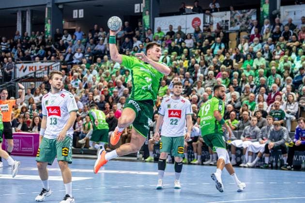 Handball Bundesliga HSG Wetzlar GWD Minden, 28 09 25 Josip Simic HSG Wetzlar, 10 , Ian Weber GWD Minden, 13 , Philipp Vorlicek GWD Minden, 22 , Philipp Ahouansou HSG Wetzlar, 19 Handball Bundesliga HSG Wetzlar GWD Minden Wetzlar, 28 09 25 Copyright: xBEAUTIFULxSPORTS Roeczeyx