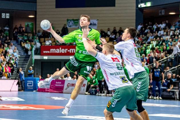 Handball Bundesliga HSG Wetzlar GWD Minden, 28 09 25 Dominik Mappes HSG Wetzlar, 7 , Karolis Antanavi ius GWD Minden, 8 , Azat Valiullin GWD Minden, 55 Handball Bundesliga HSG Wetzlar GWD Minden Wetzlar, 28 09 25 Copyright: xBEAUTIFULxSPORTS Roeczeyx