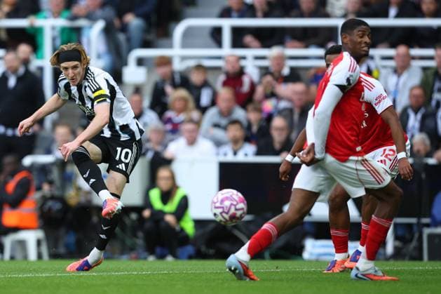 Newcastle United v Arsenal - Premier League Anthony Gordon of Newcastle United shoots at goal during the Premier League match between Newcastle United and Arsenal at St James Park on September 28, 2025 in Newcastle upon Tyne, England. Newcastle upon Tyne St. James Park England United Kingdom Copyright: xEdxSykes Sportsphoto APLx 14136392
