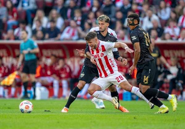 Duel between Atakan Karazor VfB Stuttgart, 16 and Sebastian Sebulonsen 1 FC Koeln, 28 28 09 2025, 1 FC Köln VfB Stuttgart Fussball, 1 Bundesliga, RheinEnergieStadion Köln DFL regulations prohibit any use of photographs as image sequences and or quasi video Copyright: HMBxMedia xMarcoxBader