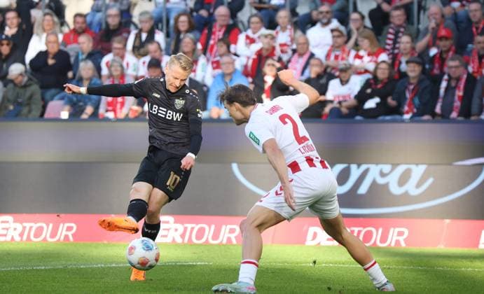 v l Chris Fuehrich VfB Stuttgart 10 , Joel Schmied 1 FC Koeln 02 GER, 1 FC Koeln vs VfB Stuttgart, Football, Bundesliga, Matchday 5, Season 2025 2026, 28 09 2025 DFL DFB REGULATIONS PROHIBIT ANY USE OF PHOTOGRAPHS as IMAGE SEQUENCES and or QUASI VIDEO GER, 1 FC Koeln vs VfB Stuttgart, Football, Bundesliga, Matchday 5, Season 2025 2026, 28 09 2025 Koeln Copyright: xEibner-Pressefotox xThomasxStoeckerx EP_TSR