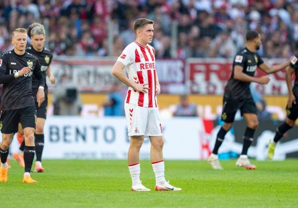 Isak Johannesson 1 FC Koeln, 18 disappointed after conceding goal 28 09 2025, 1 FC Köln VfB Stuttgart Fussball, 1 Bundesliga, RheinEnergieStadion Köln DFL regulations prohibit any use of photographs as image sequences and or quasi video Copyright: HMBxMedia xMarcoxBader