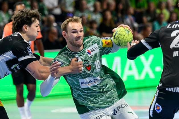 in the picture from l Mathias Gidsel Fuechse Berlin , GER, Berlin, Handball, Fuechse Berlin vs ThSV Eisenach, DAIKIN Handball Bundesliga, in the Max Schmeling Halle, 21 09 2025, Copyright: HMBxMedia UwexKoch