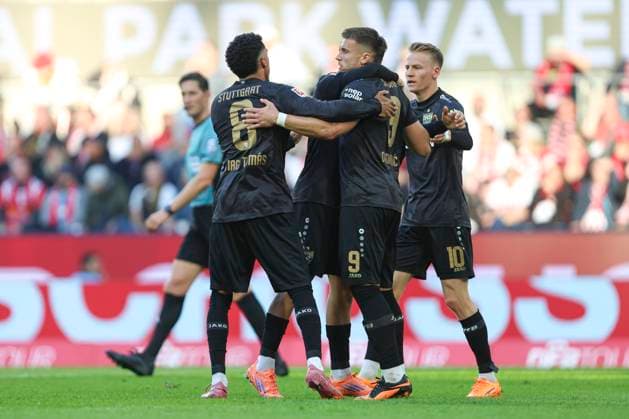 Ermedin Demirovic (VfB Stuttgart) Torjubel,jubelt mit seiner Mannschaft nach dem Treffer zum 1:1 waehrend des spiels der Bundesliga zwischen 1. FC Köln und VfB Stuttgart, RheinEnergieSTADION am 28. September 2025 in Köln, Deutschland. (Foto von Oliver Kaelke DeFodi Images) +++ Ermedin Demirovic (VfB Stuttgart) celebrates after scoring his team s first goal with teammates during the Bundesliga match between 1. FC Köln and VfB Stuttgart at RheinEnergieSTADION on September 28, 2025 in Köln, Germany. (Photo by Oliver Kaelke DeFodi Images) DFL regulations prohibit any use of photographs as image sequences and or quasi-video. (Photo by Oliver Kaelke DeFodi Images) Ermedin Demirovic VfB Stuttgart celebrates after scoring his team s first goal with teammates during the Bundesliga match between 1 FC Köln and VfB Stuttgart, RheinEnergieSTADION on September 28, 2025 in Cologne, Germany, Germany Photo by Oliver Kaelke DeFodi Images Ermedin Demirovic VfB Stuttgart celebrates after scoring his team s first goal with teammates during the Bundesliga match between 1 FC Köln and VfB Stuttgart at RheinEnergieSTADION on September 28, 2025 in Köln, Germany Photo by Oliver Kaelke DeFodi Images DFL regulations prohibit any use of photographs as image sequences and or quasi video Photo by Oliver Kaelke DeFodi Images