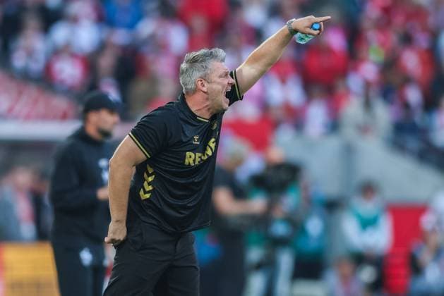 Soccer 1 Bundesliga 5 Matchday 1 FC Köln VfB Stuttgart on 28 09 2025 at RheinEnergieStadion in Cologne Lukas Kwasniok Coach Head Coach Cologne DFL regulations prohibit any use of photographs as image sequences and or quasi video xJRx